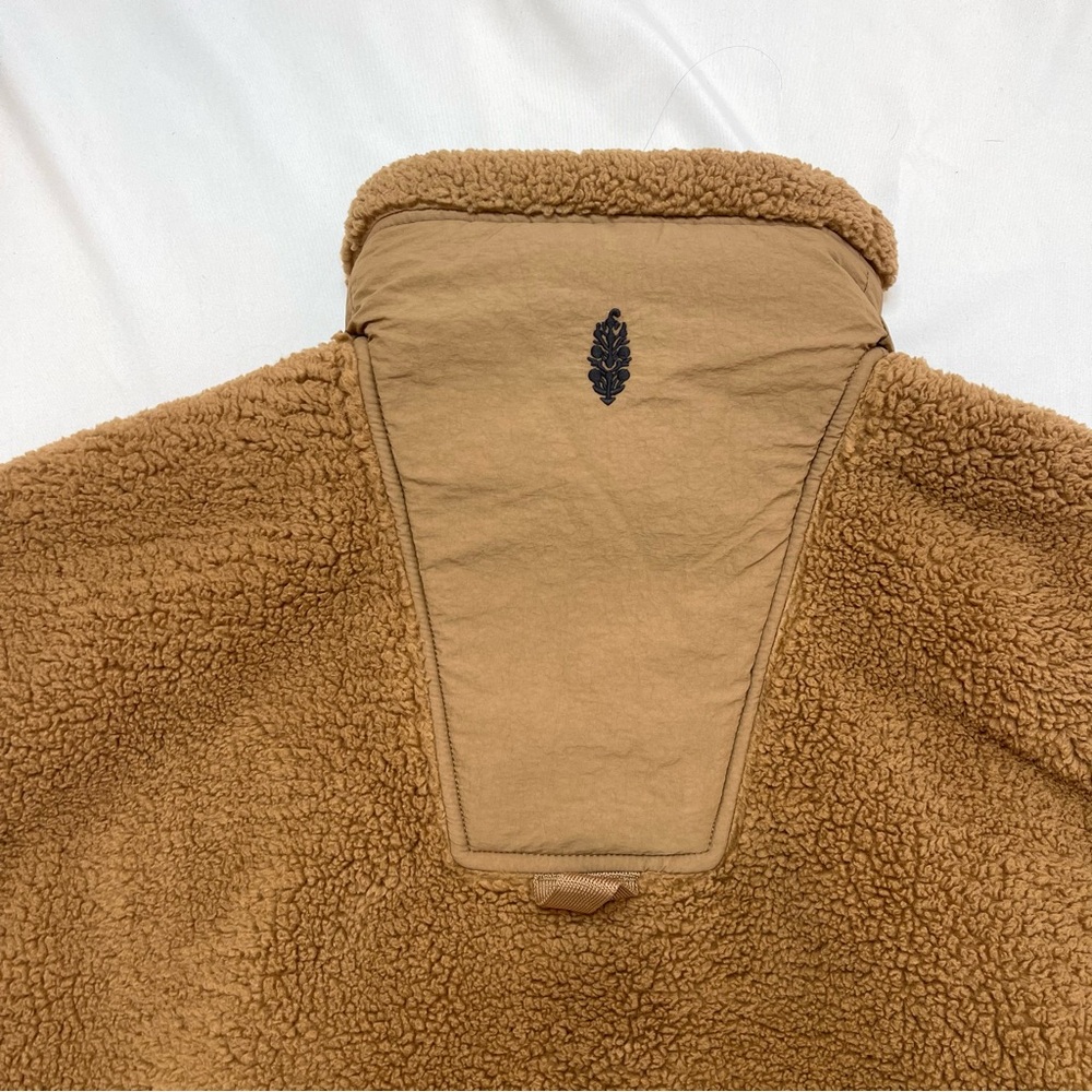 Free People FP Movement Scout It Out Twig Honey Tan Sherpa Oversized Vest Medium - Picture 10 of 10